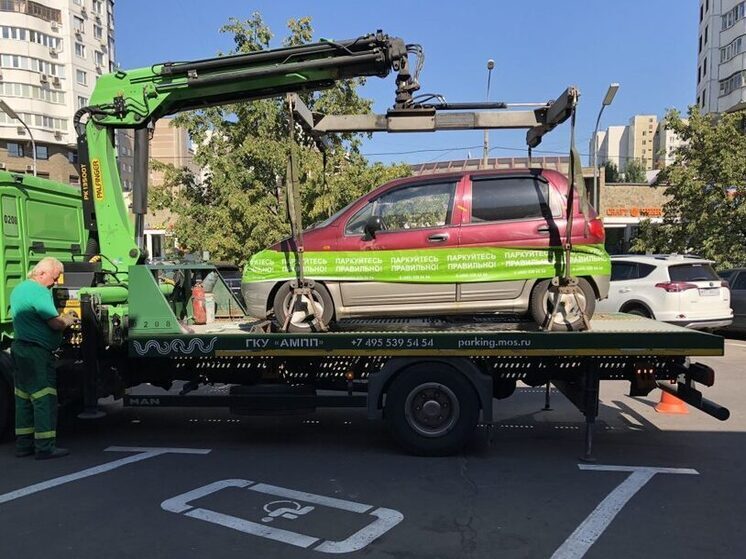 В Нижнем автомобили без номеров будут эвакуировать с газонов