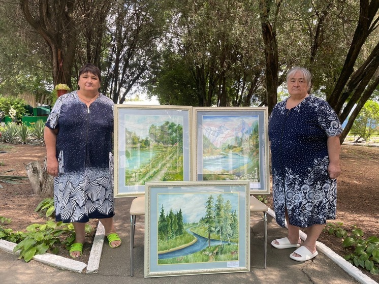 На Ставрополье пожилым людям дарят картины в рамках арт-проекта