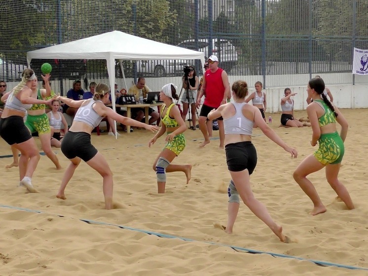 Волгоградская сборная по пляжному гандболу вышла в финал чемпионата России