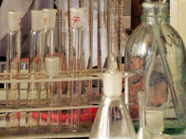 Лаборант пострадал при взрыве колбы в московском НИИ