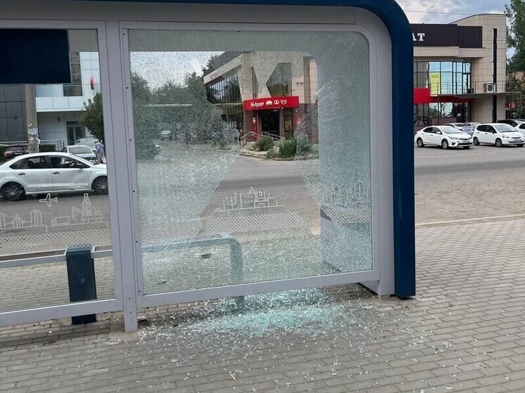 В Астрахани разбили остановку на улице Куликова