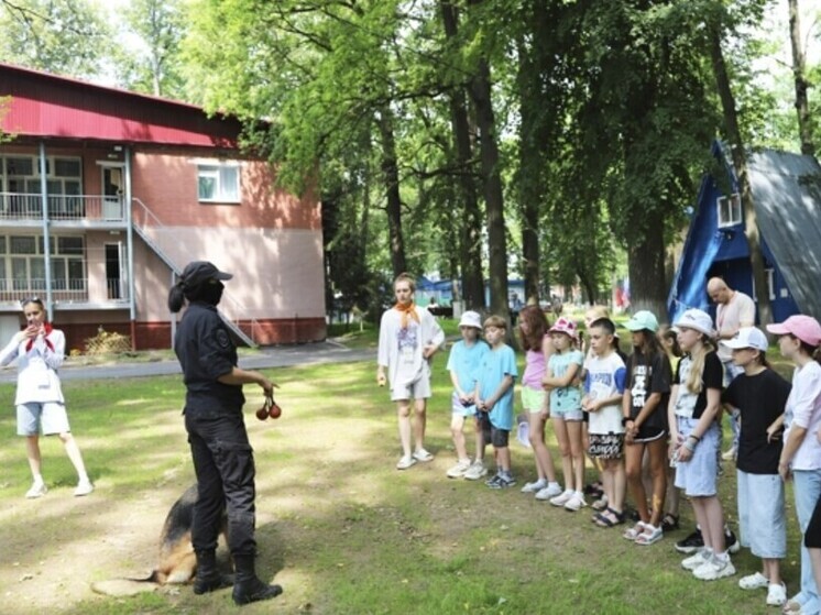 Тульская Росгвардия прибыла с служебной собакой в "Новую волну"