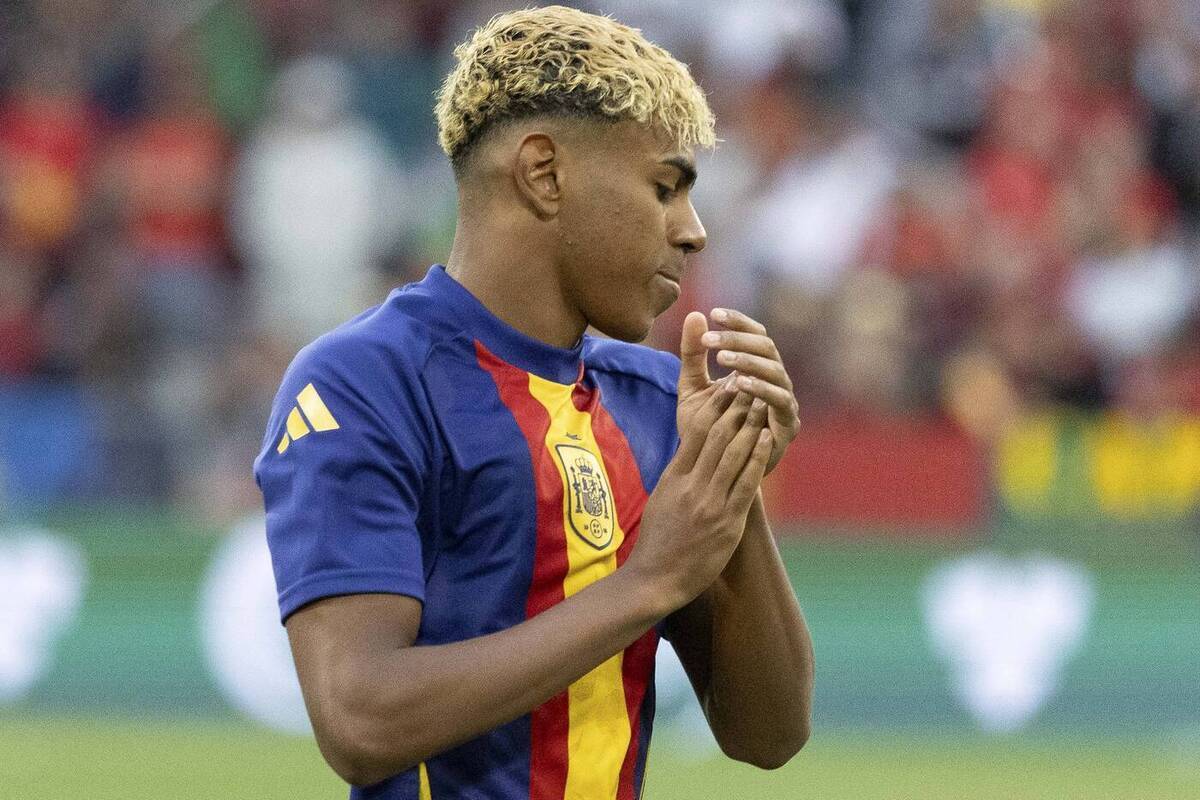 Юный футболист-вундеркинд пригласил лилипутов на день рождения и влип в скандал