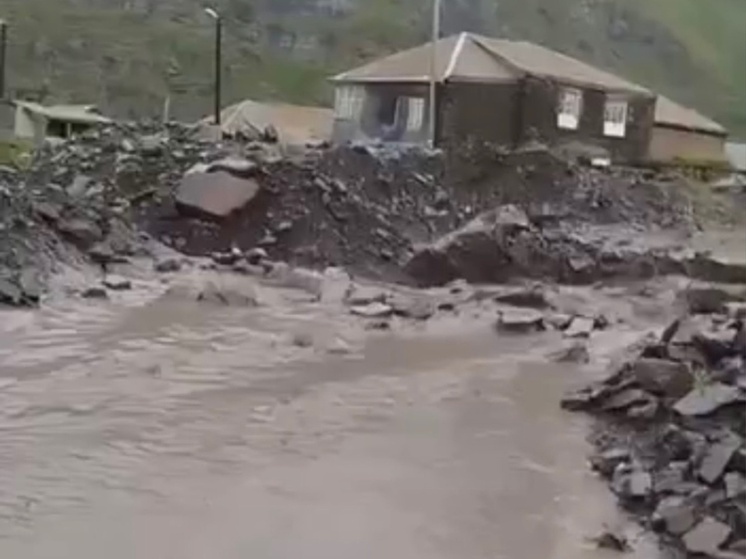Село в Дагестане осталось без транспортного сообщения из-за подтопления дороги