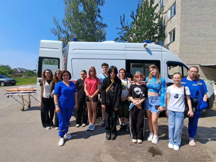 Абитуриенты Рославльского медтехникума посетили местную ЦРБ и станцию «скорой»