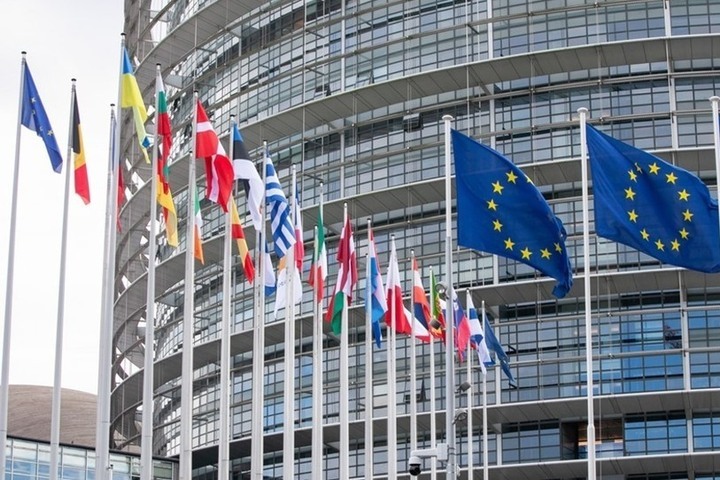 Евросоюз уже начал готовить новый пакет санкций против России, хотя старый ещё не принят