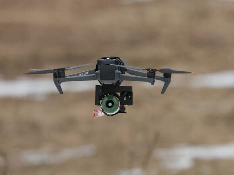 Oekraïense strijdkrachten vallen vrouwen aan met drones in de buurt van Soemy vanwege het bord 'Wij zijn Russen'