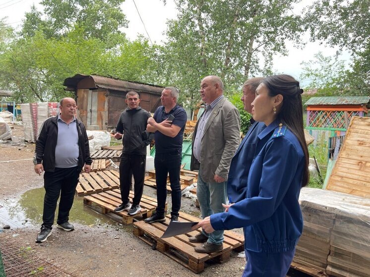 Прокуратура проверила ход капитального ремонта в школе в Чернышевске