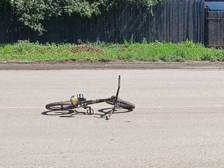 В Хакасии подросток на велосипеде не смог проехать быстрее иномарки