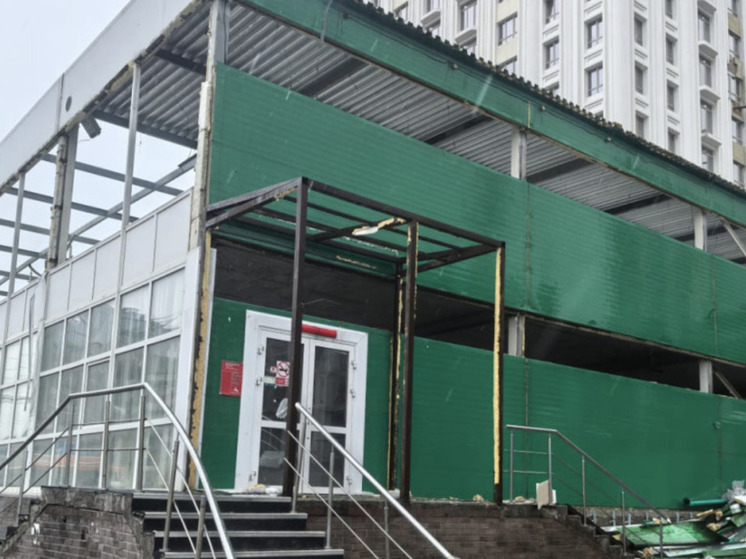 В Новосибирске снесли незаконно возведенный торговый центр на улице Кирова