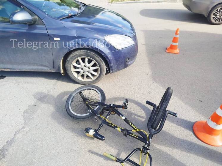 В Мегионе юный велосипедист попал под колеса автомобиля