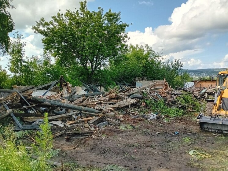 В Новокузнецке демонтировали восемь жилых зданий