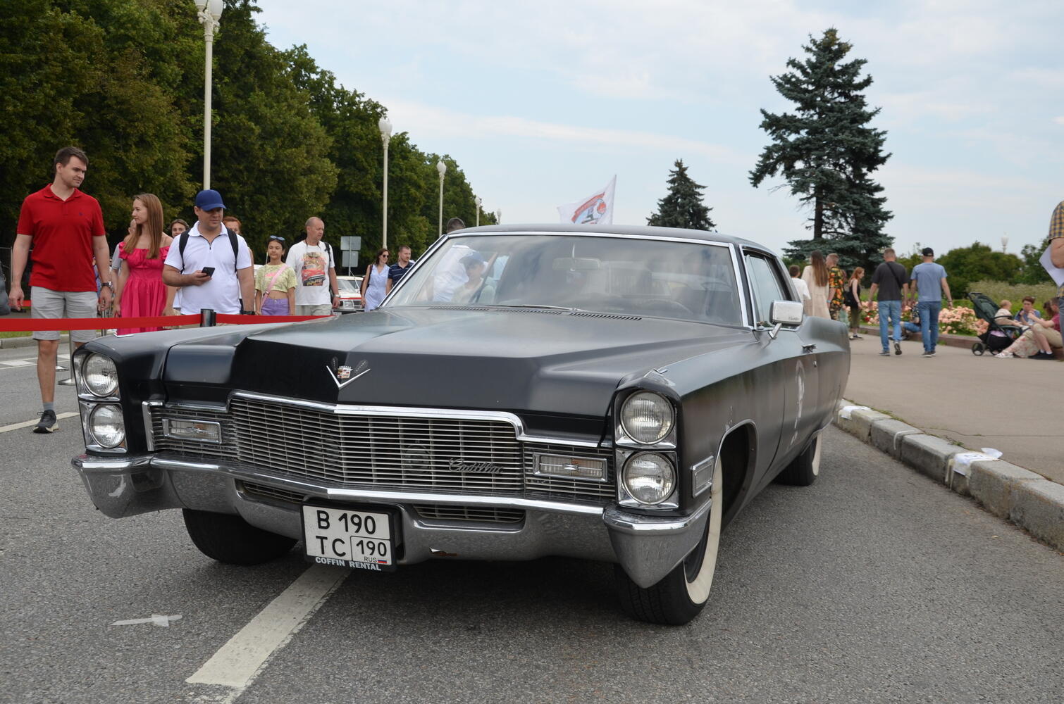 Ретро-автомобиль на выставке