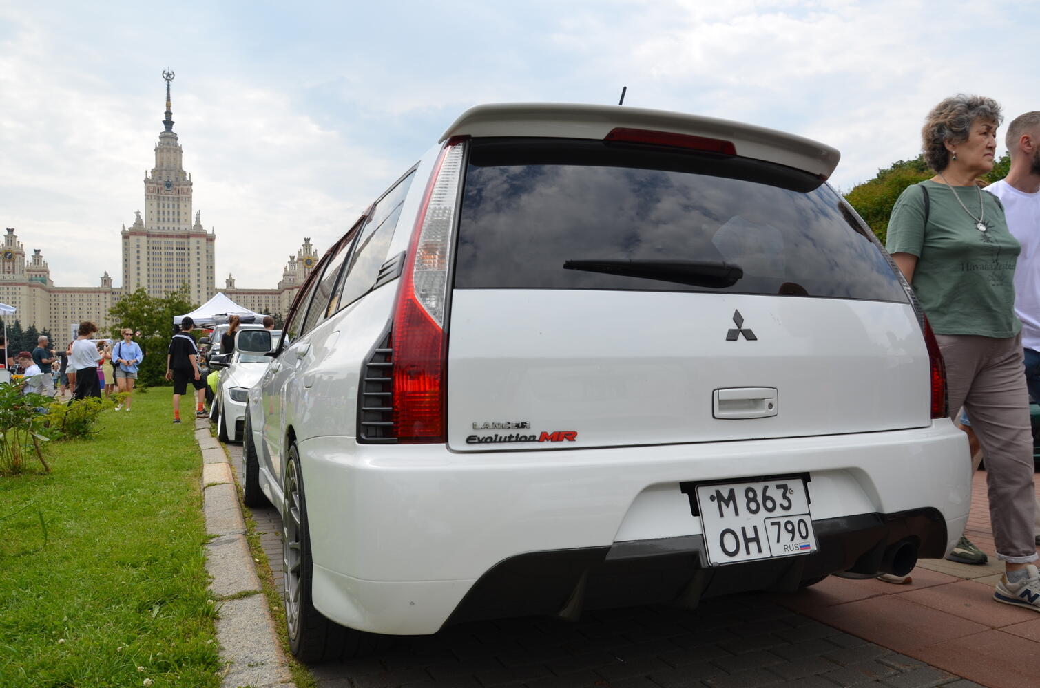 Ретро-автомобиль на выставке