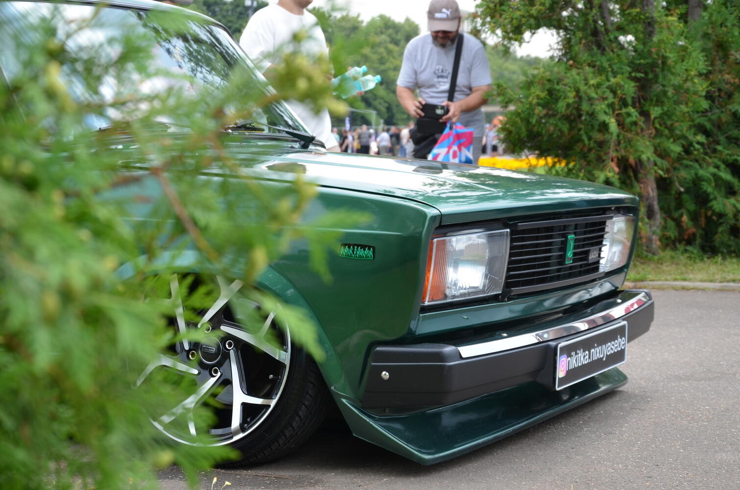 Ретро-автомобиль на выставке