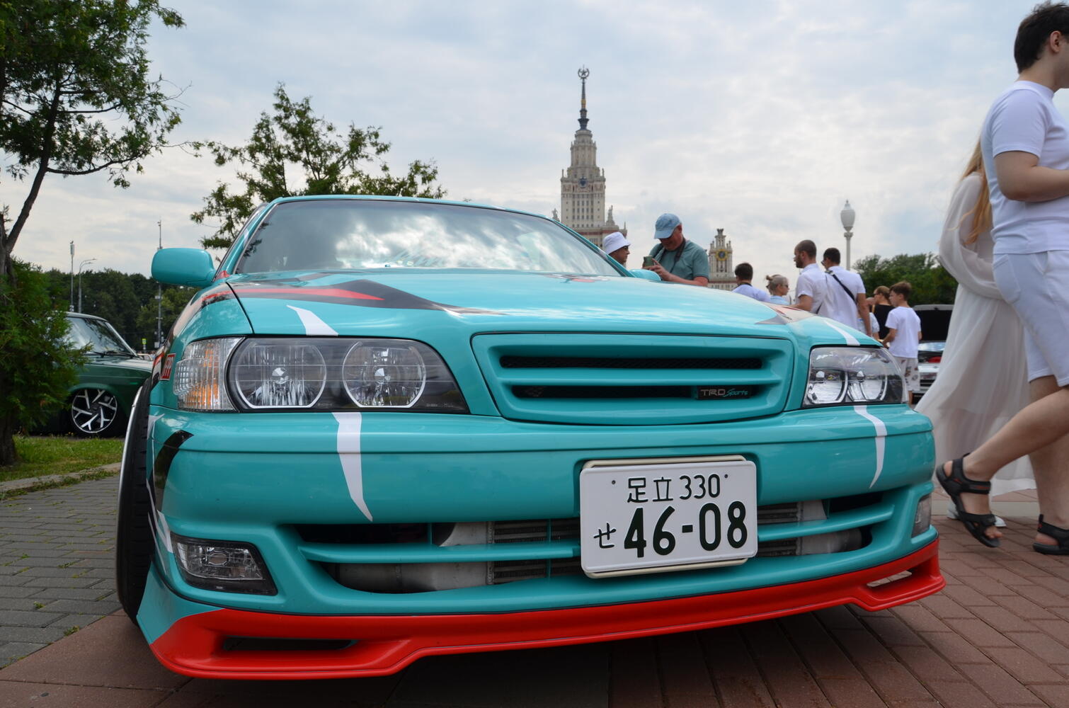 Ретро-автомобиль на выставке