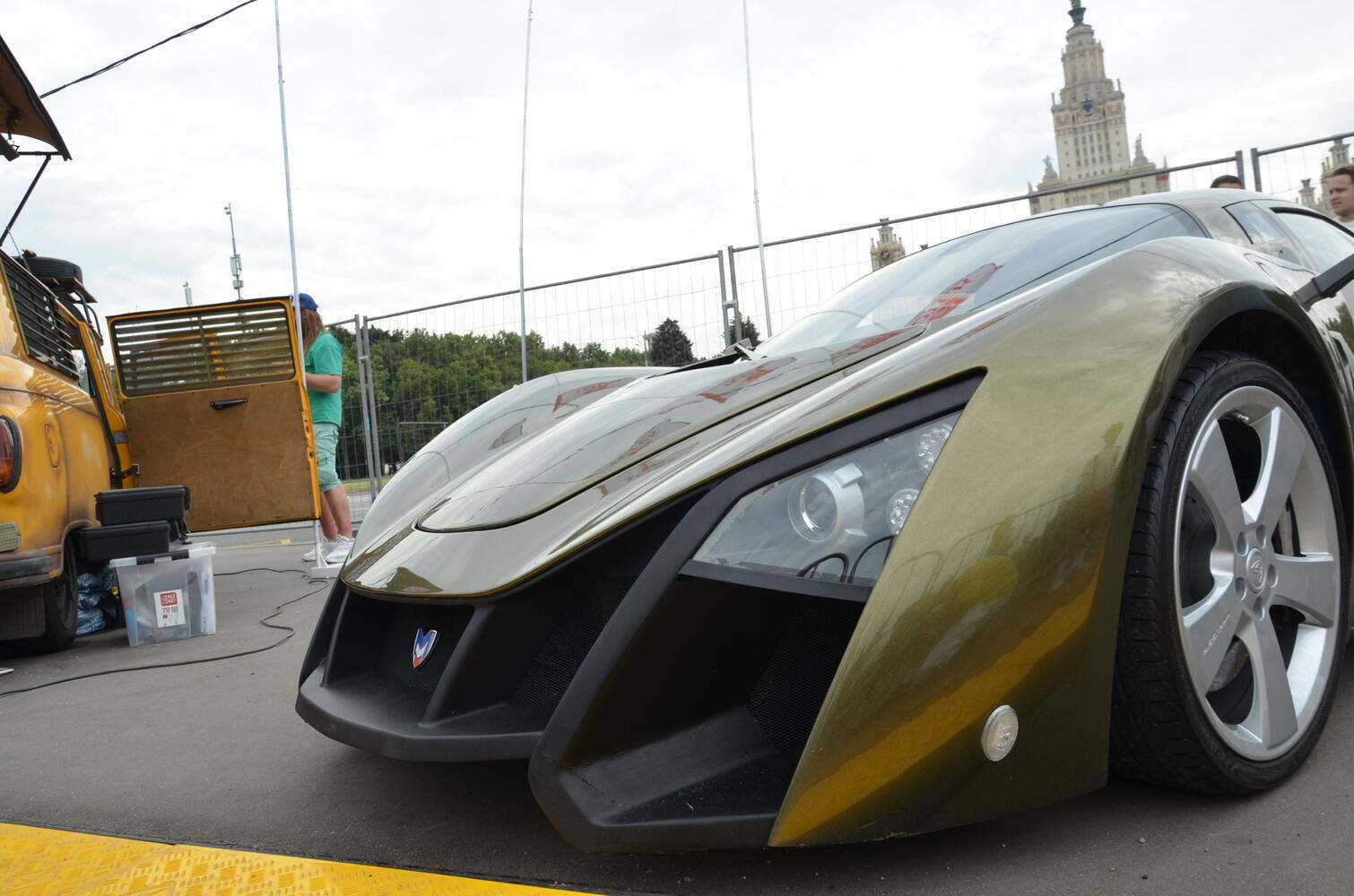 Ретро-автомобиль на выставке