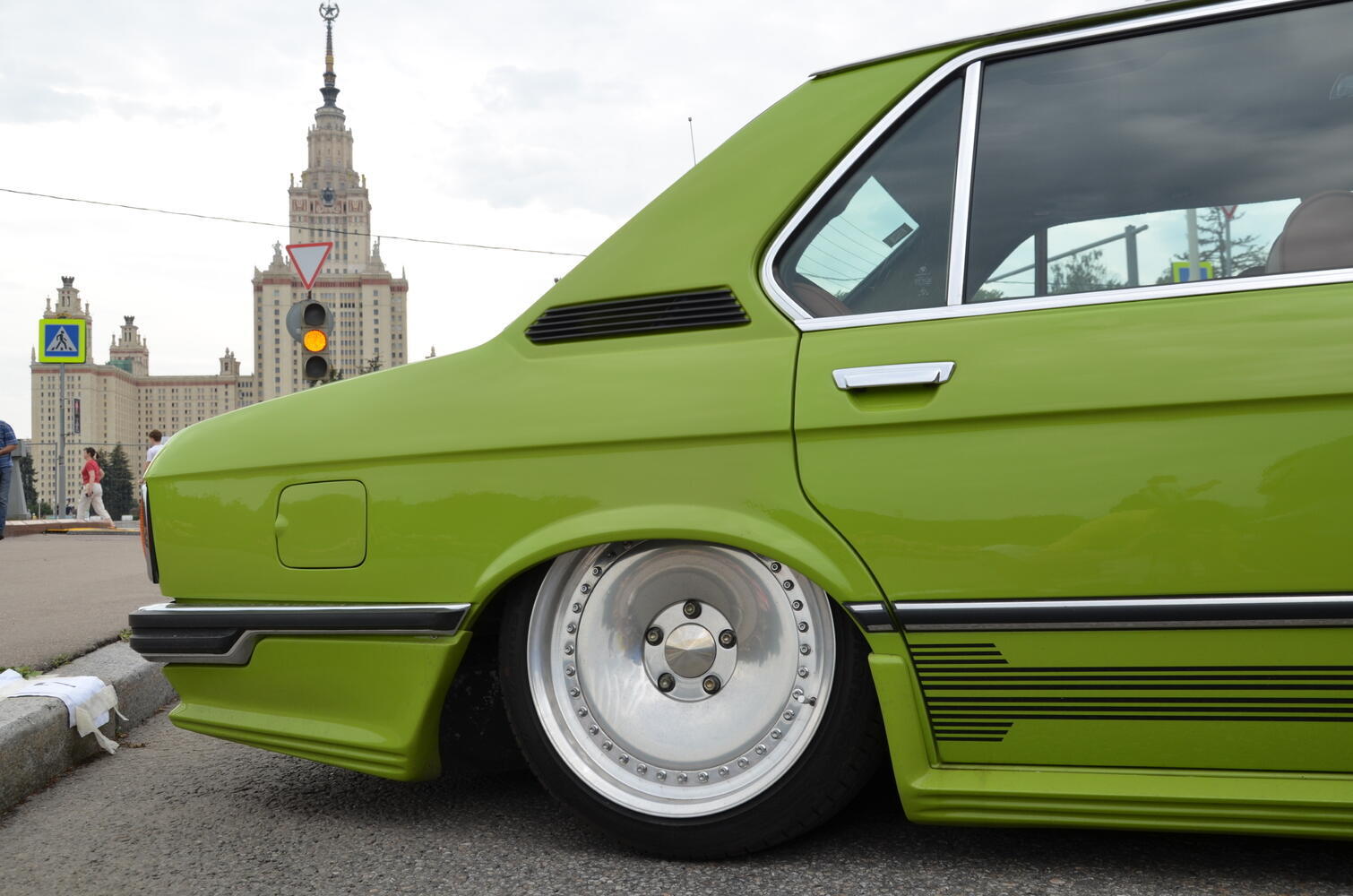 Ретро-автомобиль на выставке