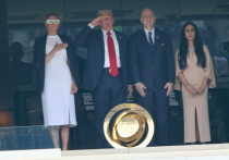 Почувствовавший вкус к европейскому футболу Дональд Трамп заявил, что кубок клубного чемпионата мира по футболу останется в Овальном кабинете Белого дома после окончания турнира