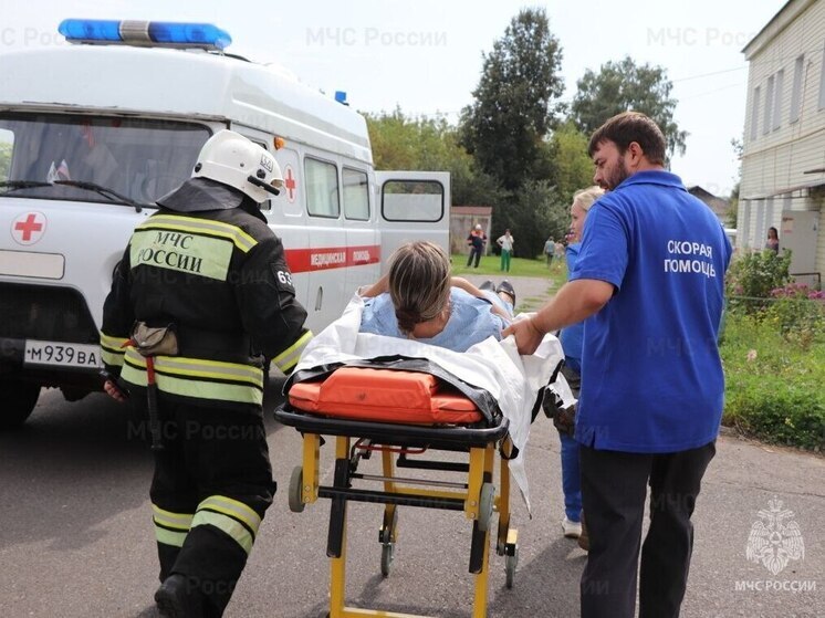 Дважды за сутки орловские спасатели выезжали на помощь в транспортировке больных