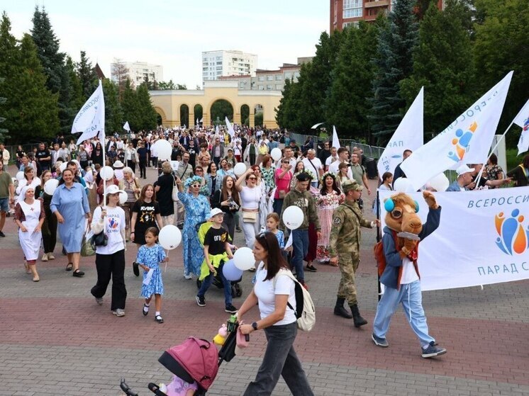 День любви, семьи и верности вновь напомнил россиянам о важности семейных устоев