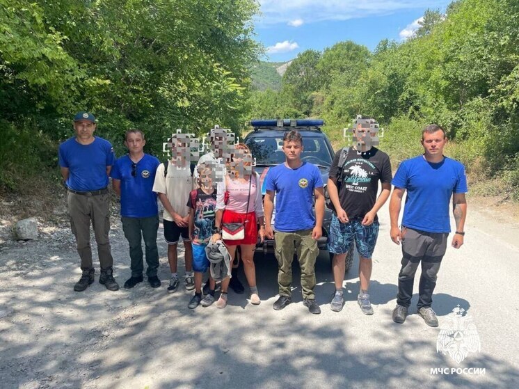 Спасатели помогли туристам, застрявшим в крымских горах