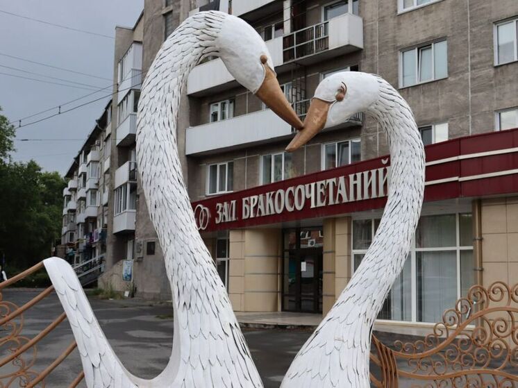 Глава Хакасии разрешил женить абаканцев в республиканском музее