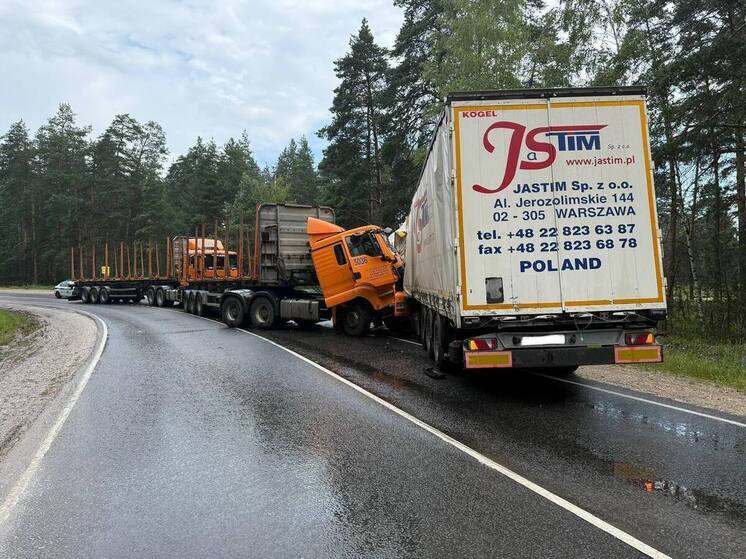 Два человека пострадали в массовом ДТП с грузовиками в Рязанской области