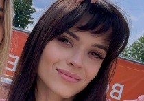 29-летняя российская фигуристка Аделина Сотникова приняла участие в красивой фотосессии. Первая в российской истории олимпийская чемпионка в женском одиночном катании в индивидуальном зачёте показалась в дерзком и сексуальном образе.