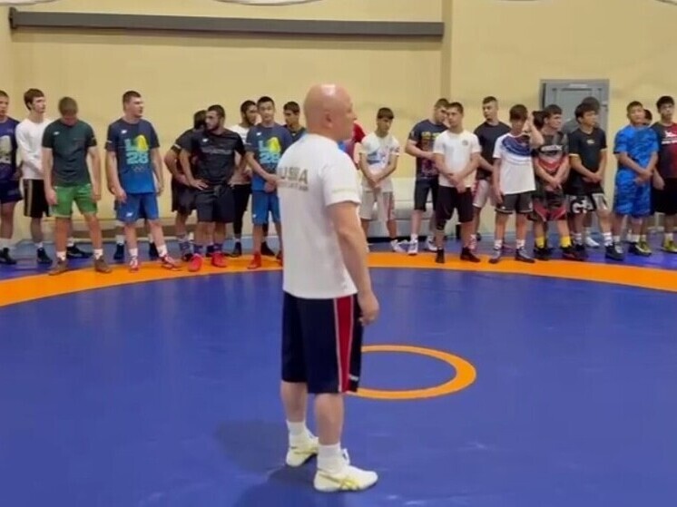 Осетинские борцы готовятся к Первенству мира среди юношей