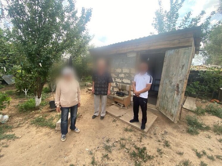 Астраханец нарвал дикорастущей конопли и спрятал её в своей бане
