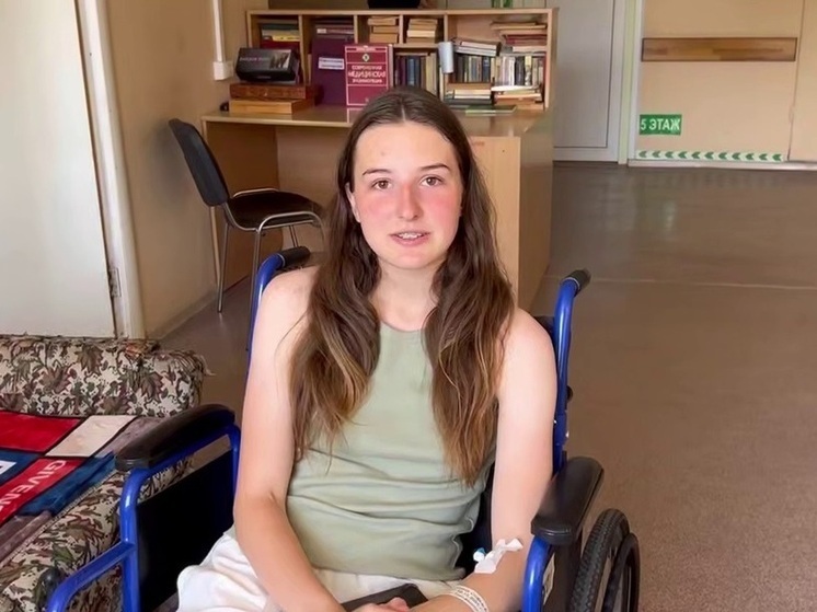 «Боль – это тоже финиш»: спортсменка из Петербурга добежала гонку на Русском острове после укуса ядовитой змеи