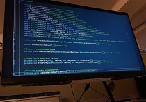 В салонах связи началось внедрение AI-помощников для поддержки сотрудников. Технология затронула более 3 тыс. работников, которые теперь получают персонализированные рекомендации и обучение через мобильные устройства.