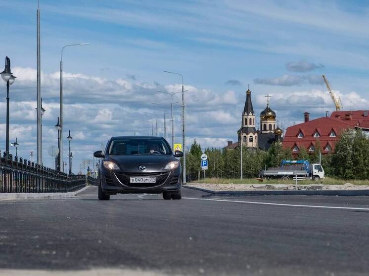 В Тарко-Сале открыли отремонтированный участок набережной