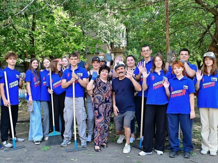 В Донецке активисты партии «Единая Россия» вместе с МГЕР организовали субботник