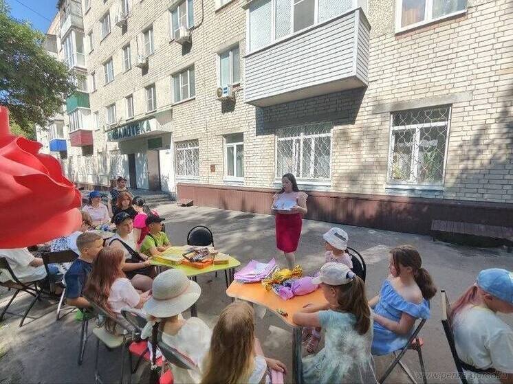 Пензенцы читают книги под открытым небом в рамках летнего проекта