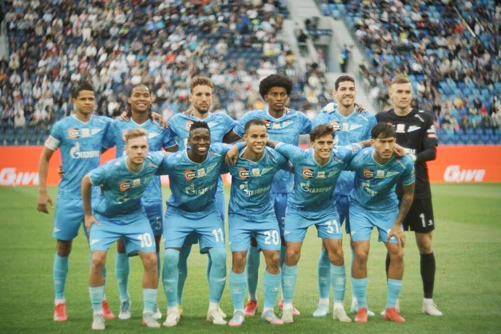 "Сине-бело-голубые" пока опережают "Спартак"