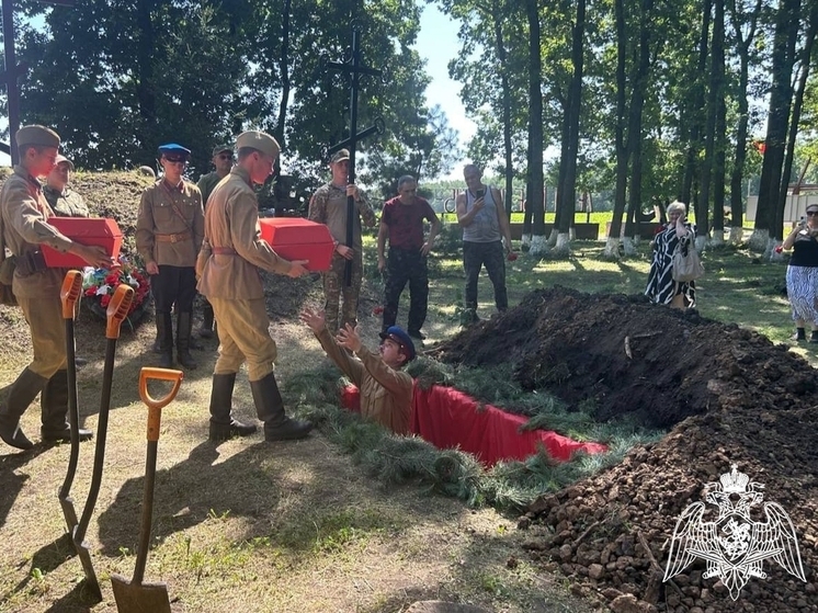 В Липецкой области росгвардейцы приняли участие в захоронении останков красноармейцев