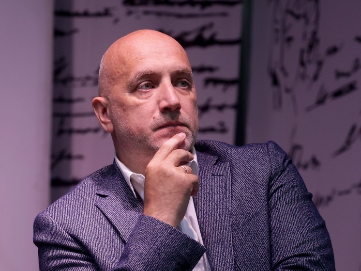 Только что в Москве писатель Захар Прилепин получил из рук главы Российского книжного союза Сергея Степашина престижный знак отличия
