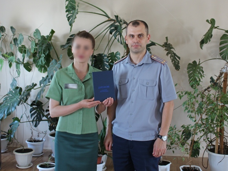 В Орловской области осуждённой в колонии вручили документ о высшем образовании