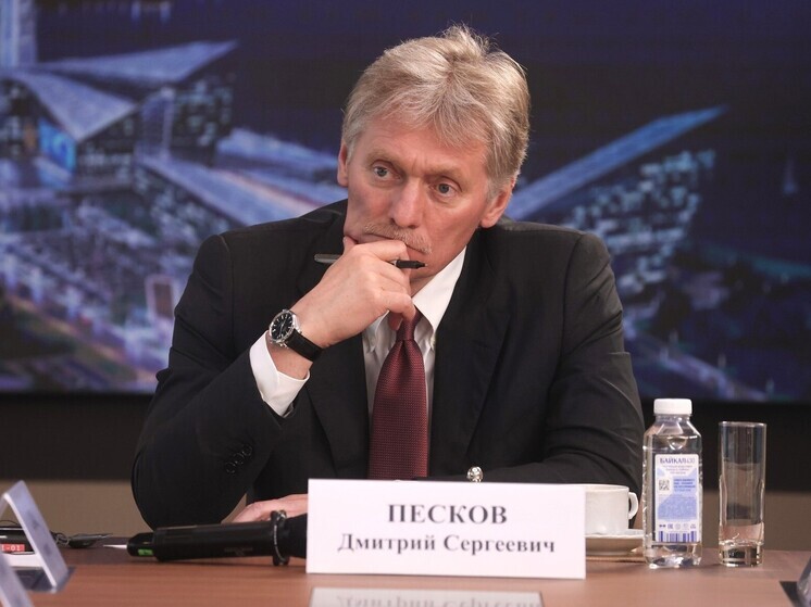 Песков назвал фейком статью американской газеты о призывах Трампа бить по Петербургу