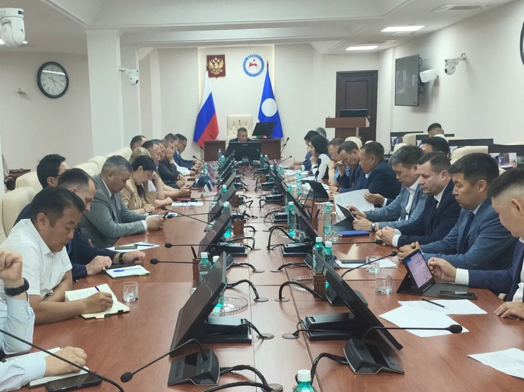 15 июля в Якутии под председательством первого заместителя Председателя Правительства Республики Саха (Якутия) Дмитрия Садовникова прошло совещание, посвященное вопросам поддержки участников специальной военной операции (СВО) и ходу восстановительных работ на подшефных территориях Донецкой Народной Республики (ДНР)