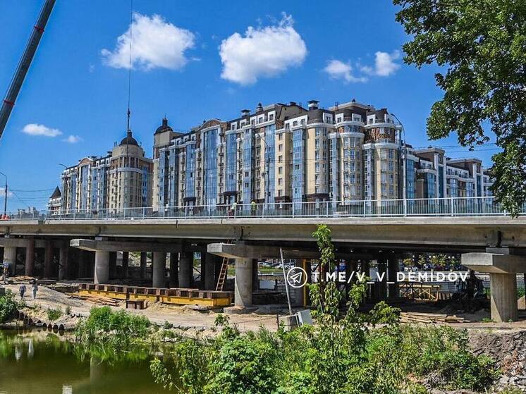Белгородцам показали кадры ремонта моста на улице Николая Чумичова