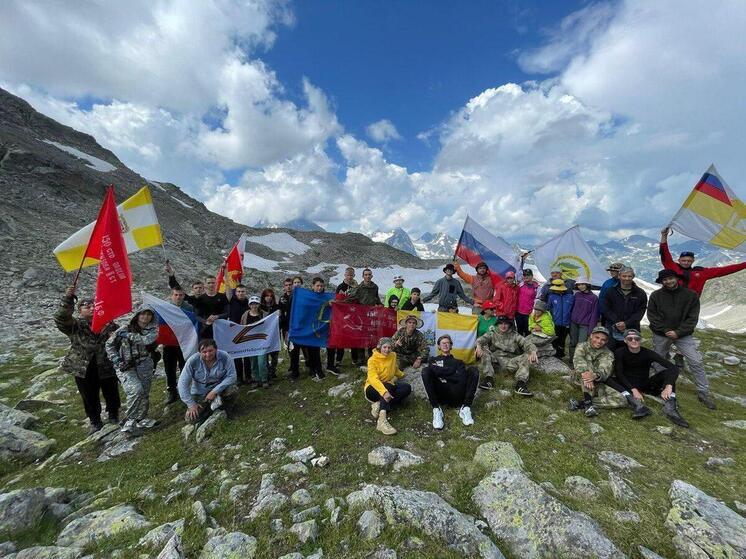 Ставропольские школьники прошли по местам боевой славы Западного Кавказа в рамках туриады