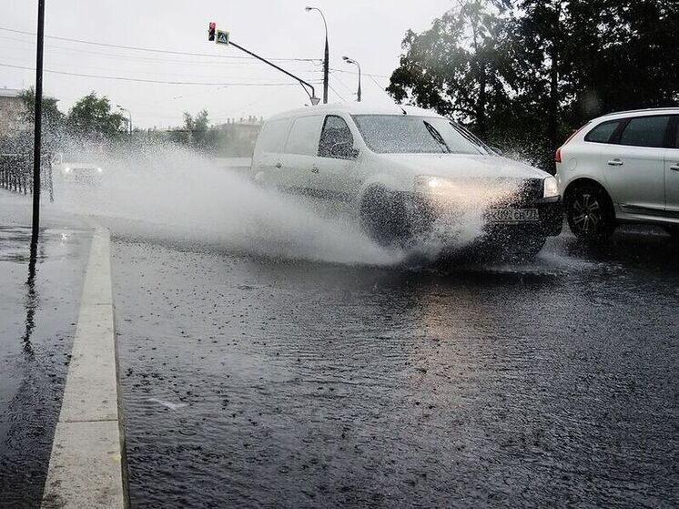 В некоторых районах Москвы меньше чем за два часа выпала месячная норма осадков