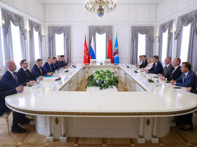 Беглов высоко оценил технологическое партнерство между Петербургом и Минском на примере МАЗа