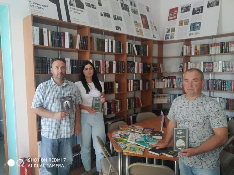 Рязанцы передали книги в модельную библиотеку Геническа