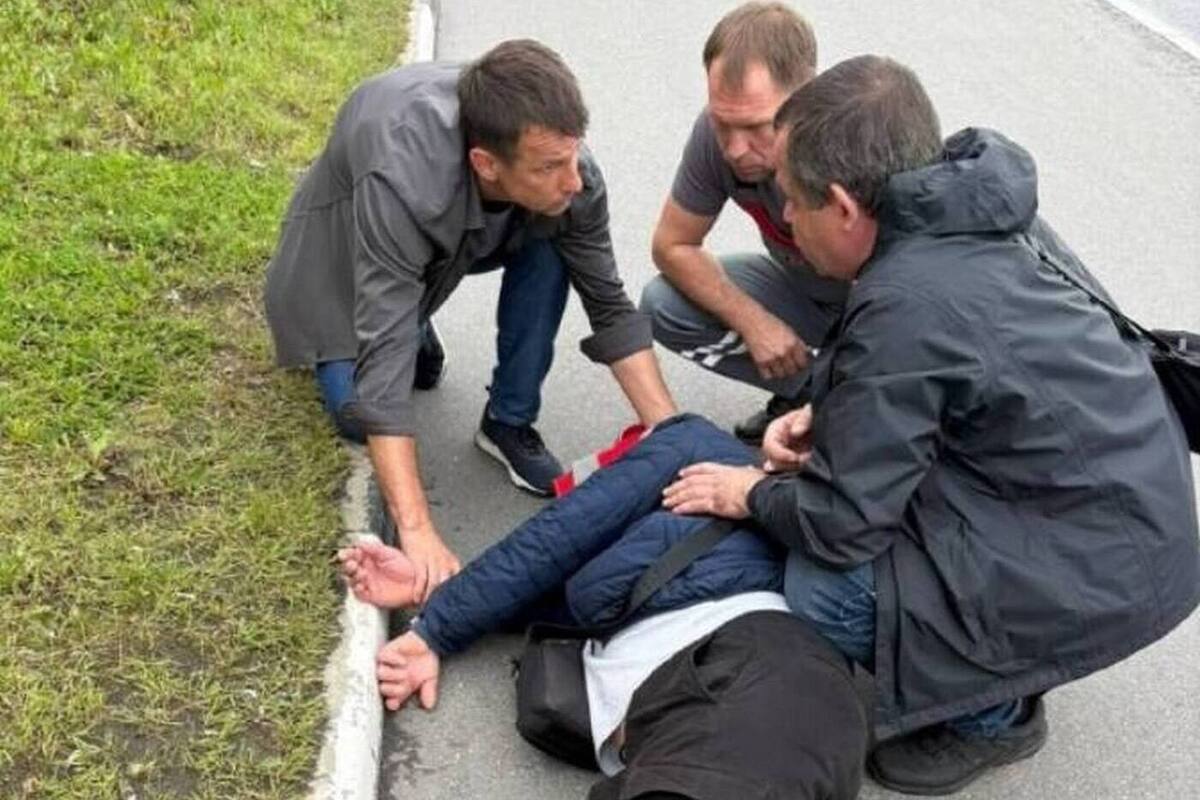Главный тренер ФК «Зенит» Сергей Семак помог человеку с приступом на улице