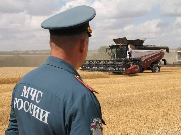 Курские спасатели усилили контроль за пожарной безопасностью перед уборкой урожая