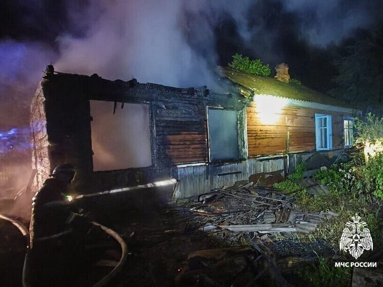 Мужчина и женщина погибли на пожаре в Приморье